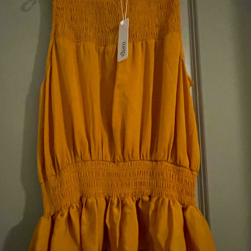 Ladies  size junior small silky top by glam. NWT